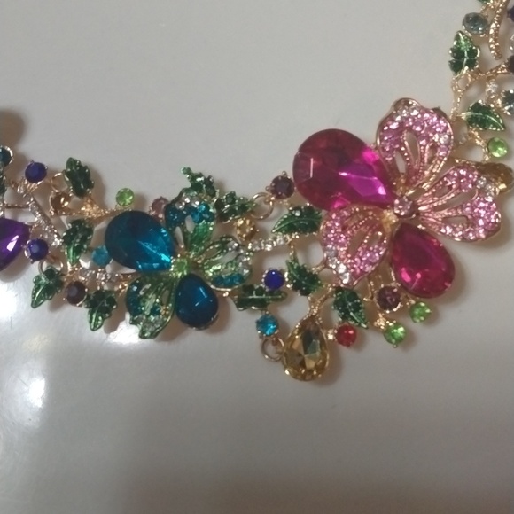 BETSEY JOHNSON SHIMMERING MULTI COLOR FLORAL GARDEN BIB NECKLACE,Luxury - Picture 8 of 16